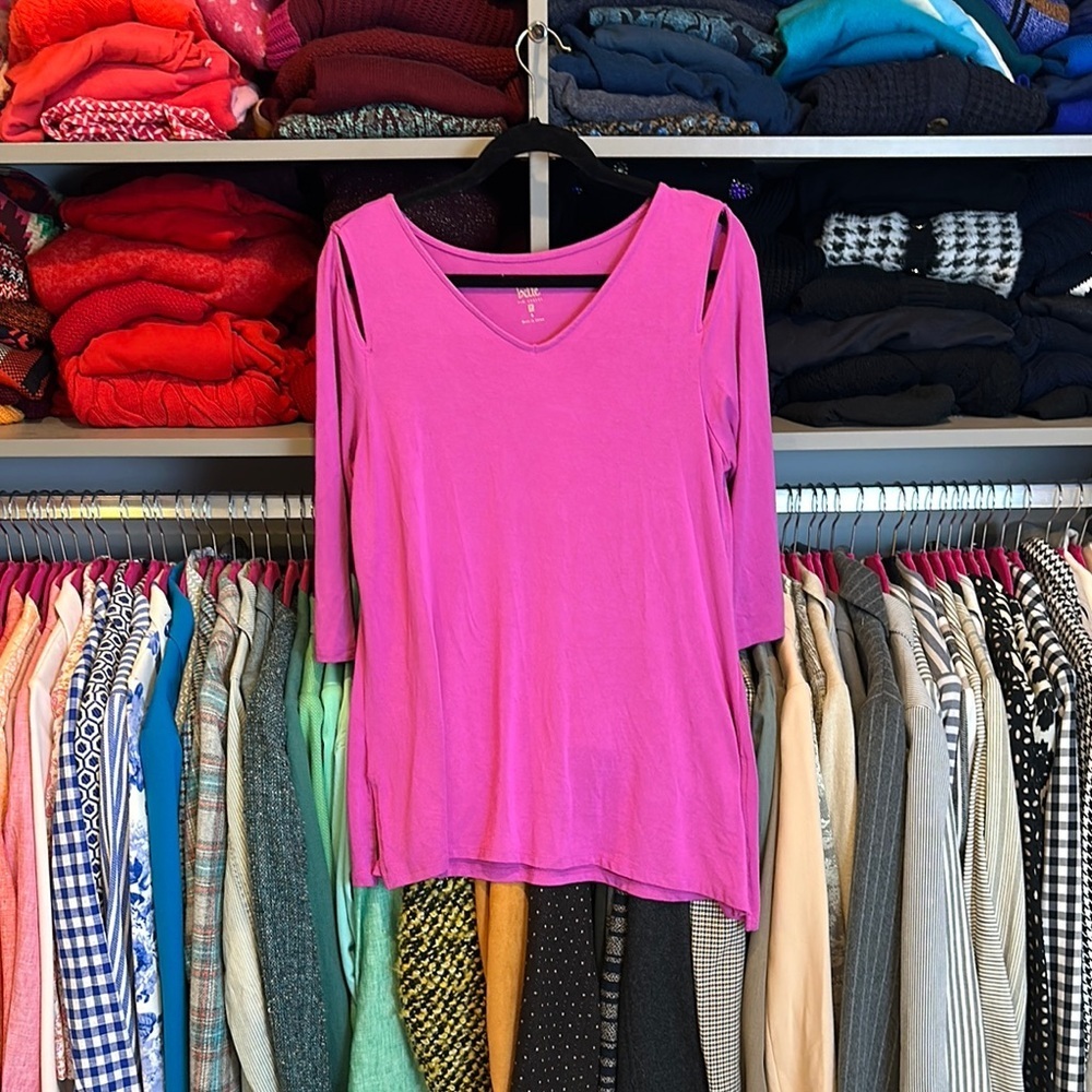 Belle magenta 3/4 sleeve asymmetrical hem cold shoulder top size S